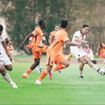 الرياض يدرك تعادلاً قاتلاً مع الفيحاء