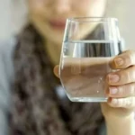 الماء البارد أم الدافئ؟ لماذا نفضّل الأول عندما نشعر بالعطش؟