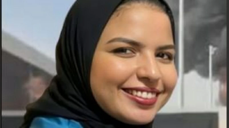 آلاف يشيعون المضيفة المصرية.. والد عزة رمزي: ستُدفن بجوار والدتها