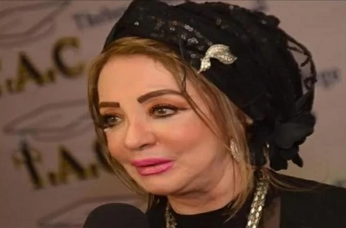 كشفت رؤيا غامضة لأحمد زكي.. شهيرة توضح حقيقة منع نجلاء فتحي من عزاء زوجها