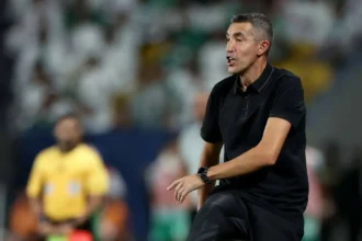 مصادر لـ«عكاظ»: برونو لاج تلقى عرضين من الدوري الفرنسي