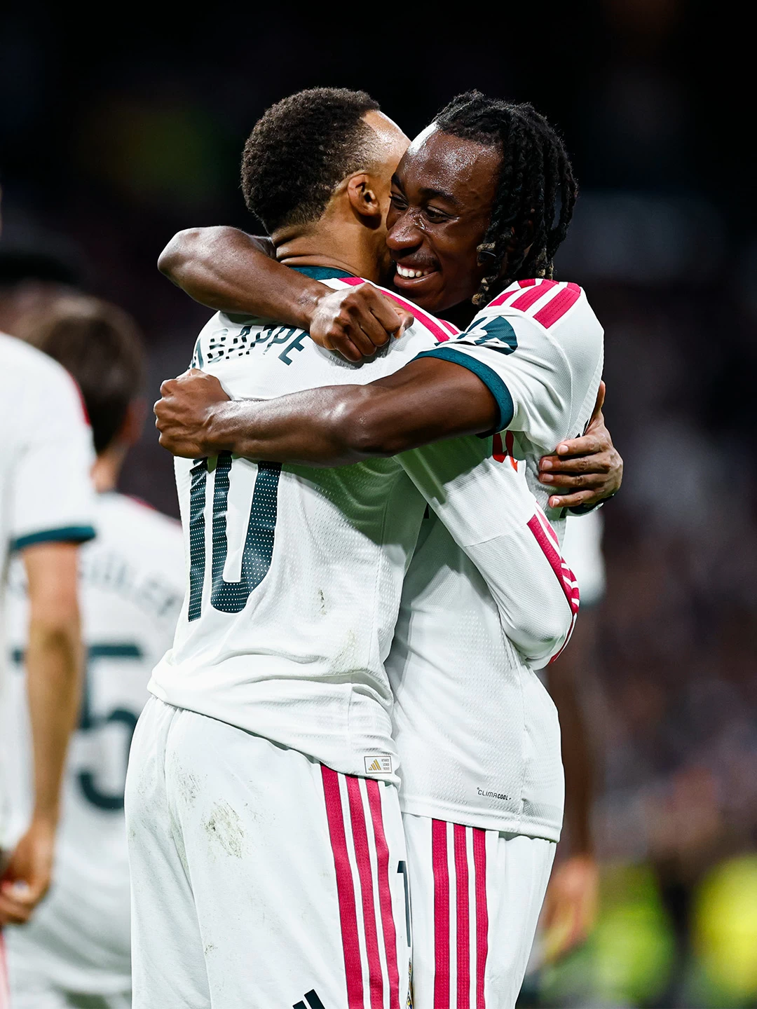 برباعية قبل الكلاسيكو .. ريال مدريد يكتسح إشبيلية