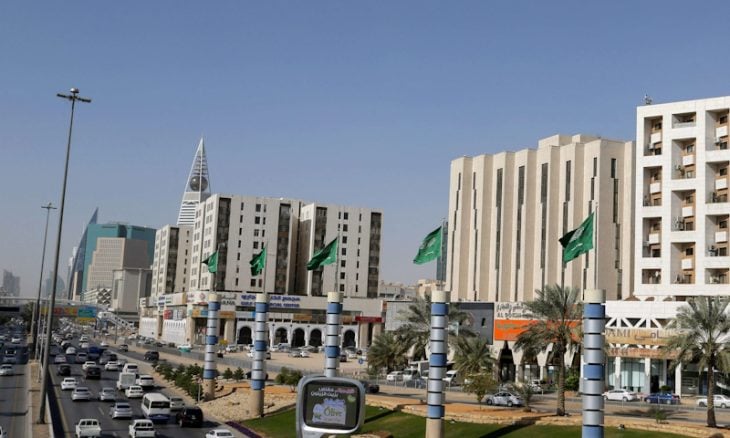مدارس الرياض تتحول إلى التعليم عن بُعد أسبوعا عقب الهجوم على المطار