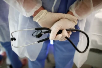 نقابة الأطباء توقف التعامل مع 4 شركات تأمين.. واتحاد التأمين يلوّح بإجراءات قانونية