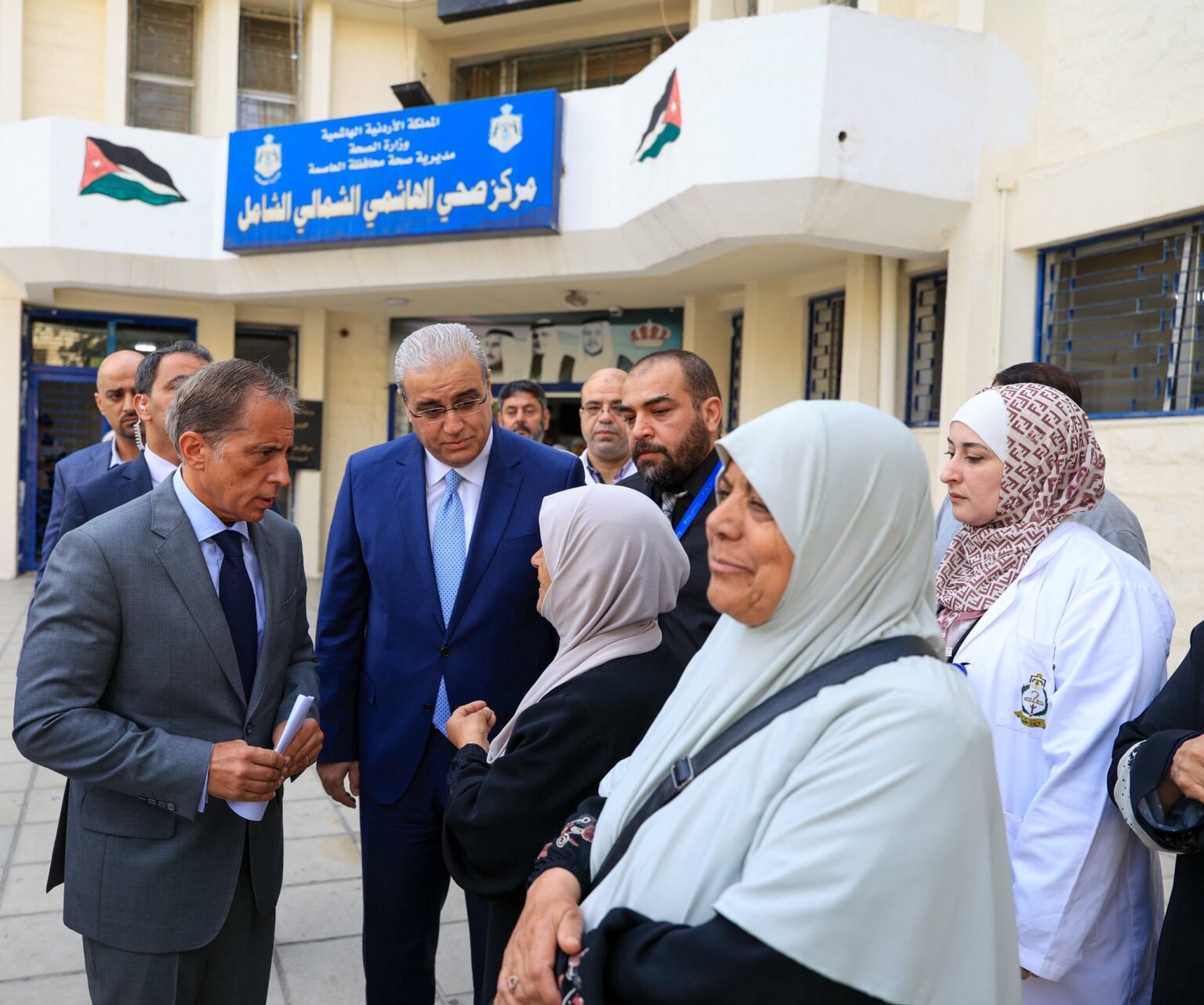 رئيس الوزراء يوجه بتحديث تجهيزات مركز صحي الهاشمي الشمالي ورفده بالكوادر اللازمة