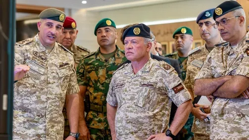 الملك يطلع على جهود تطوير القدرات العملياتية والتدريبية والتكنولوجية للقوات المسلحة