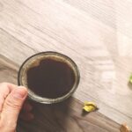 هل يمكن شرب الشاي والقهوة والحليب بين وجبتي الطعام؟
