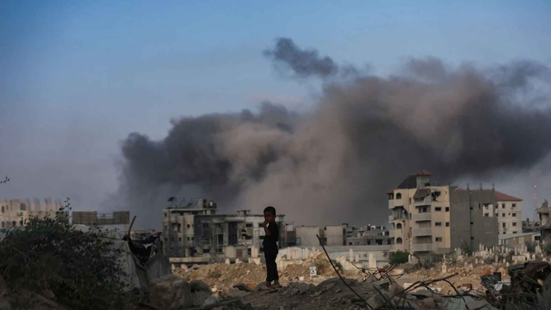 شهيد ومصابون في قصف الاحتلال لحي التفاح بغزة شهيد ومصابون في قصف الاحتلال لحي التفاح بغزة