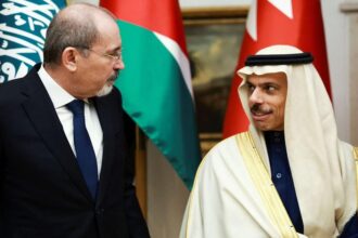 وزير الخارجية يؤكد لنظيره السعودي تضامن الأردن المطلق مع السعودية